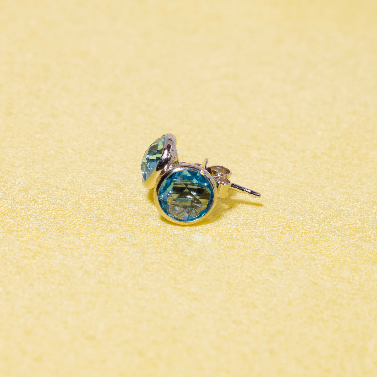 14k White Gold Blue Topaz Round Bezel Stud Earring