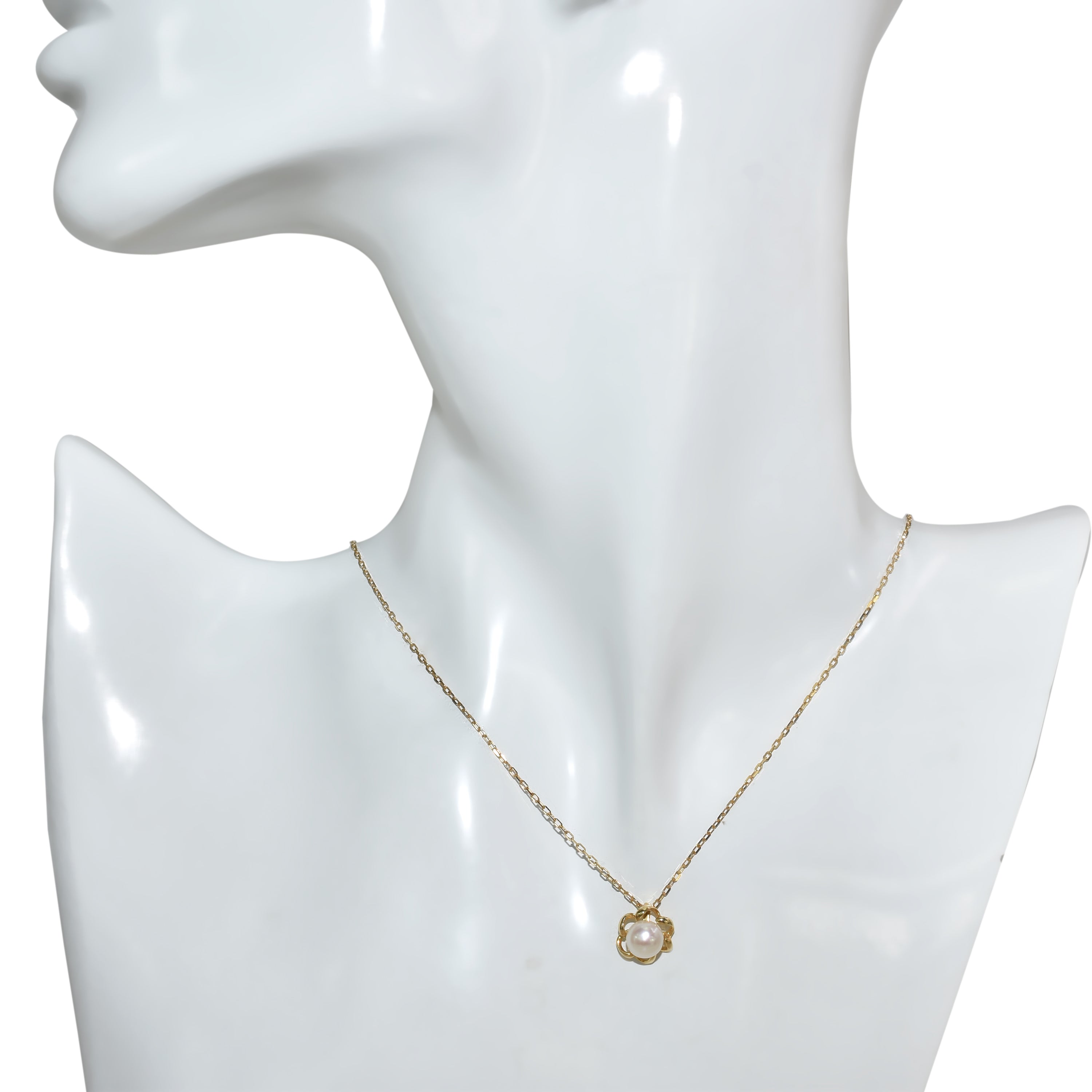 14k White Pearl Scallop Pendant Necklace