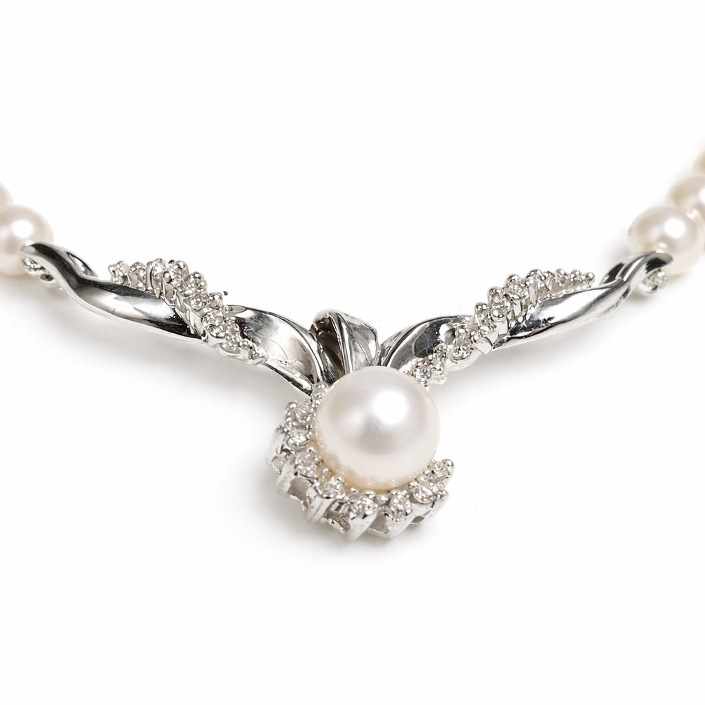 14k White Gold White Pearl & Diamond Motif Necklace