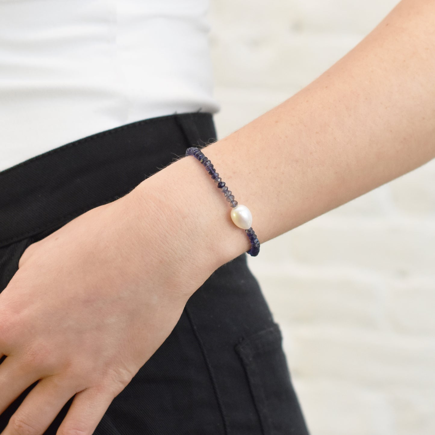 14k Iolite White Freshwater Pearl Bracelet 6.5''