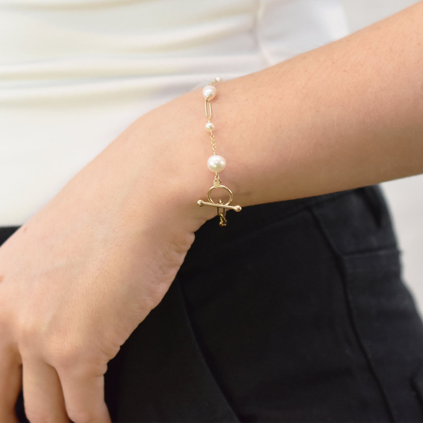 14k White Freshwater Pearl Paperclip Chain Toggle Bracelet 7.5"