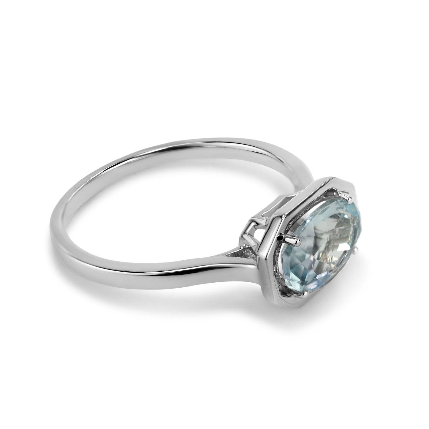 14k Oval Aquamarine Ring