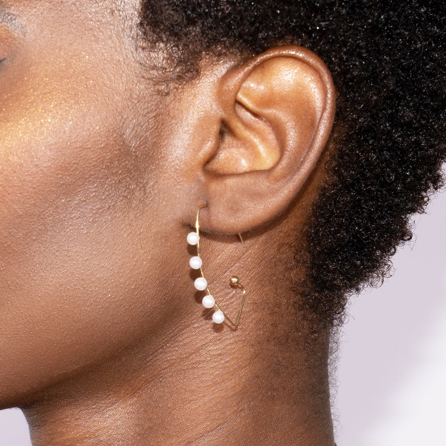 14k Wafio V and White Freshwater Pearls Earrings