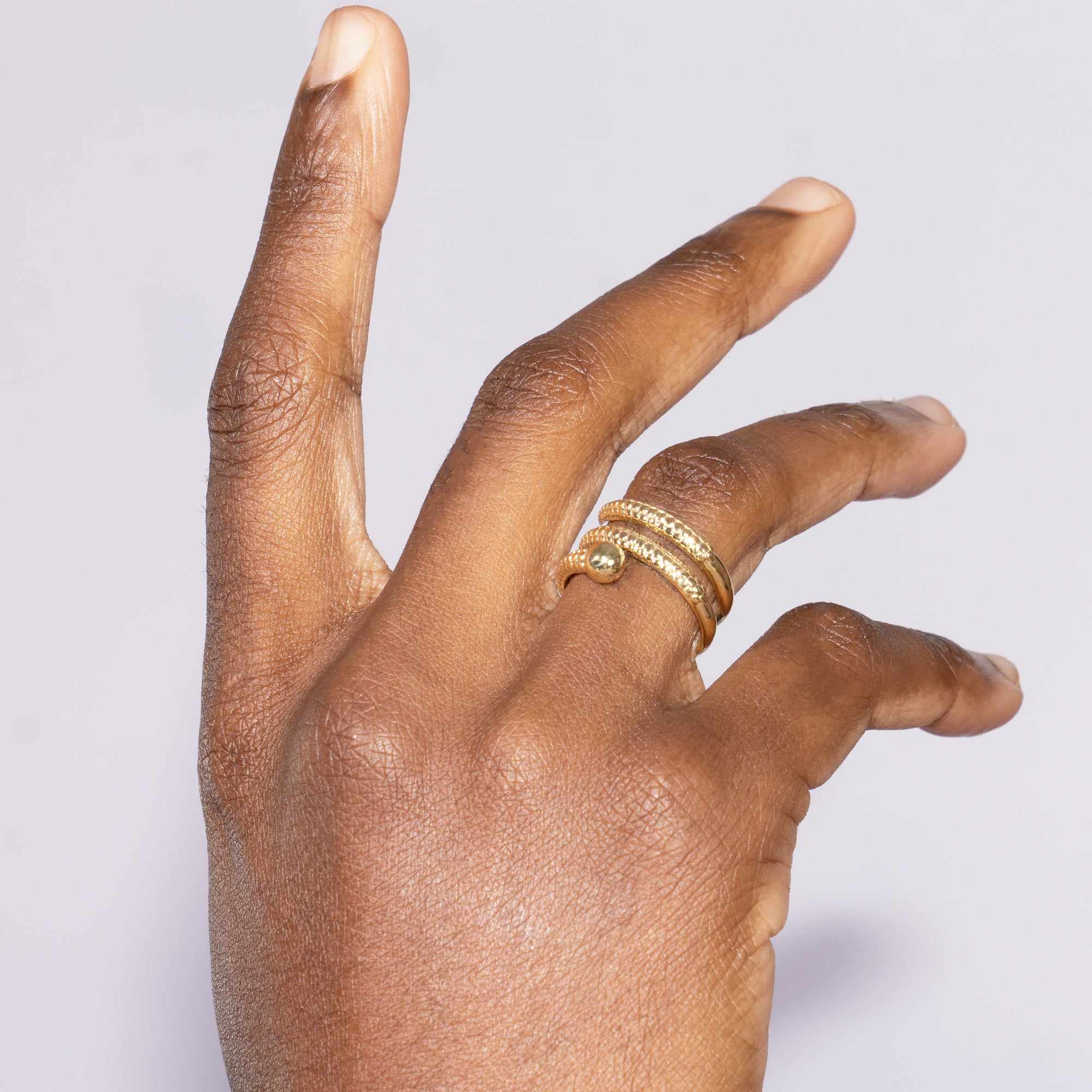 Séchic 14k Globe Swirled Ring